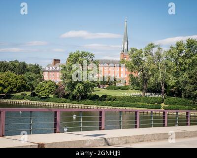 St. Mary`s Parish Church in Annapolis, MD, vom Spa Creek aus gesehen Stockfoto